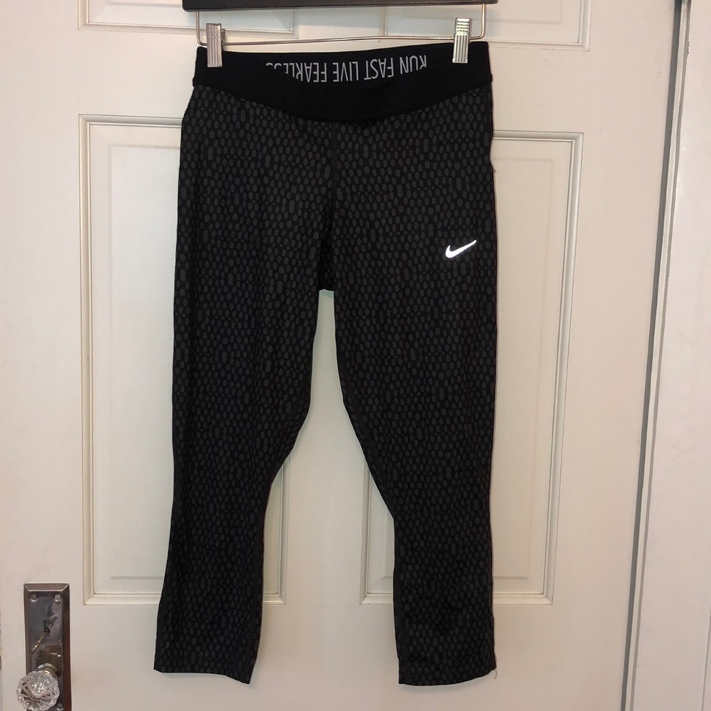 Nike Cropped Dri Fit Workout Leggings